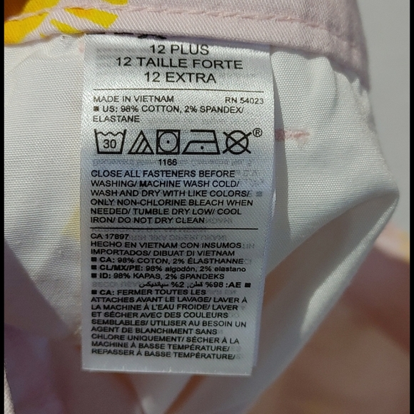 Old Navy Sunshine Shorts - Picture 4 of 10